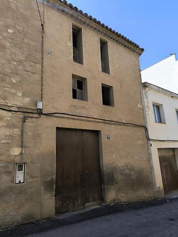 Amplio Almacén en Venta con Gran Potencial en la Zona del Pueblo photo 0