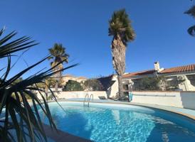 Exclusivo Complejo Residencial: Cinco Encantadoras Casas con Potencial Ilimitado photo 0