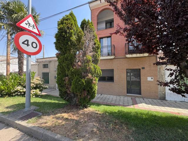 Venta de Casa adosada y cochera en Ciudad Rodrigo photo 0