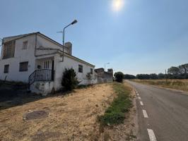 Venta de una casa y parcela en Conejera. photo 0