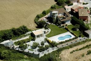 Villa En venta en Pedret i Marzà photo 0