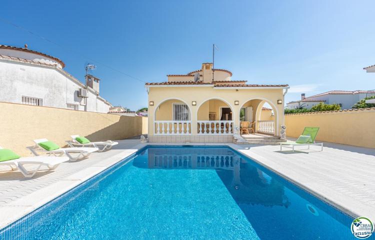 Villa En venta en Castelló d'Empúries photo 0