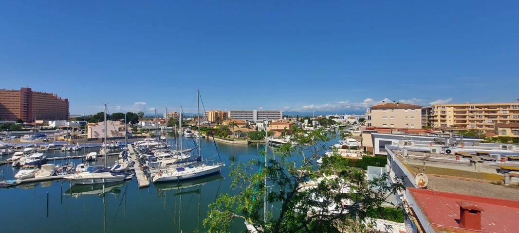 Piso En venta en Roses photo 0