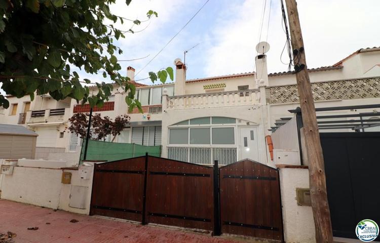 Villa En venta en Castelló d'Empúries photo 0