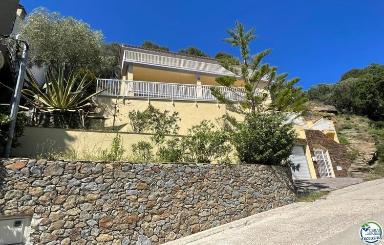 Villa En venta en Roses photo 0