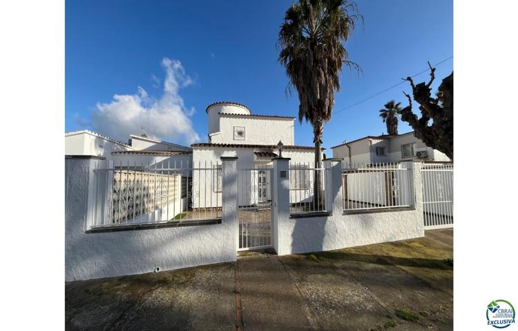 Villa En venta en Castelló d'Empúries photo 0