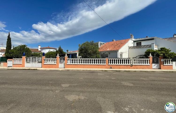 Villa En venta en Roses photo 0