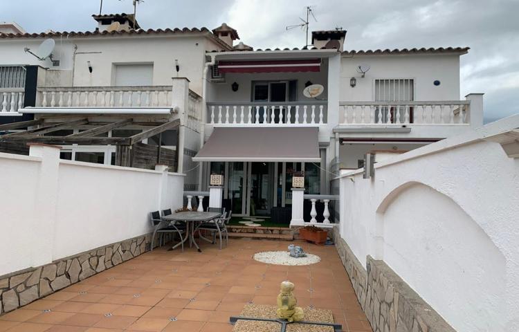 Villa En venta en Castelló d'Empúries photo 0
