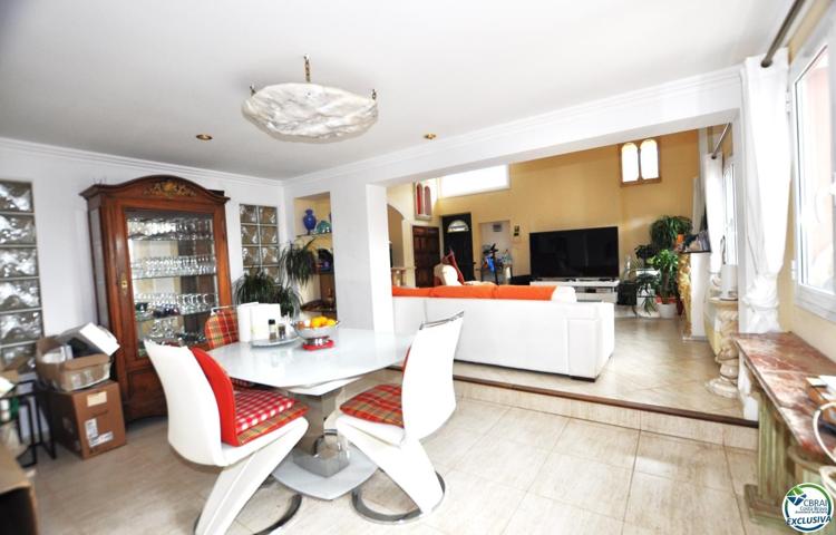 Villa En venta en Roses photo 0