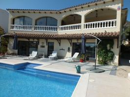 Villa En venta en Roses photo 0