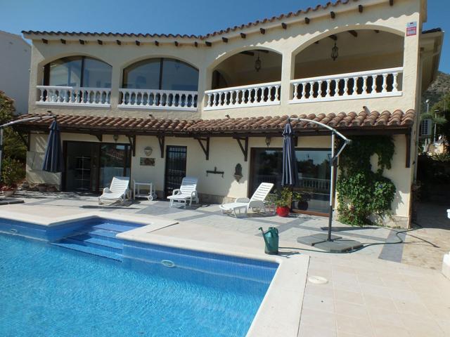 Villa En venta en Roses photo 0