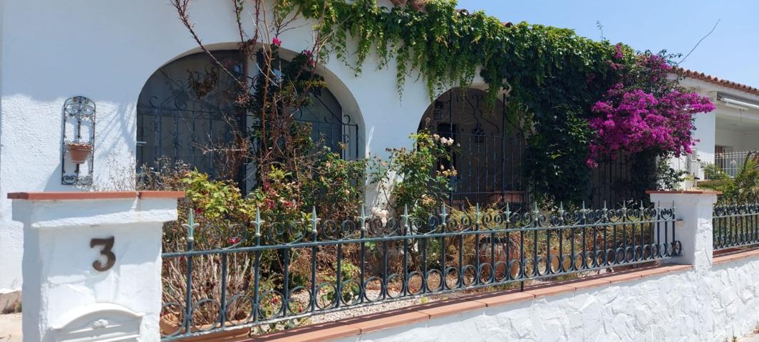 Villa En venta en Roses photo 0