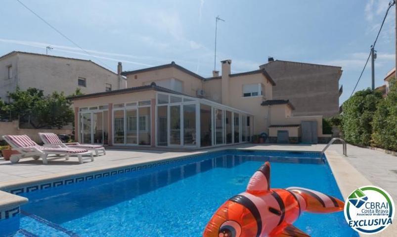 Villa En venta en Roses photo 0