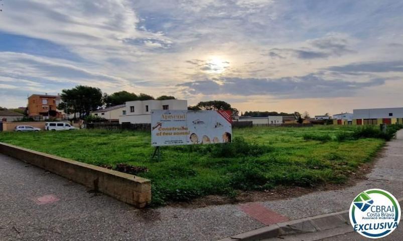 Terrenos Edificables En venta en Garriguella photo 0