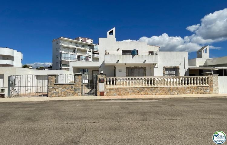 Villa En venta en Roses photo 0