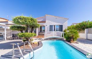 Villa En venta en Roses photo 0