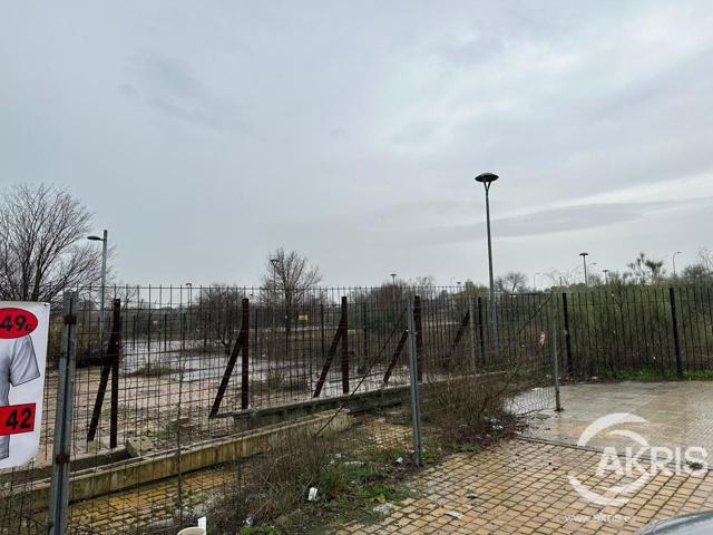SUELO URBANIZABLE RESIDENCIAL DE 761 M2 EN GRIÑON photo 0