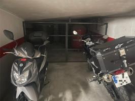 SE VENDE PLAZA DE GARAJE PEQUEÑA EN JUAN DE BORBÓN ZONA PARADA TRANVÍA ABENARABI photo 0