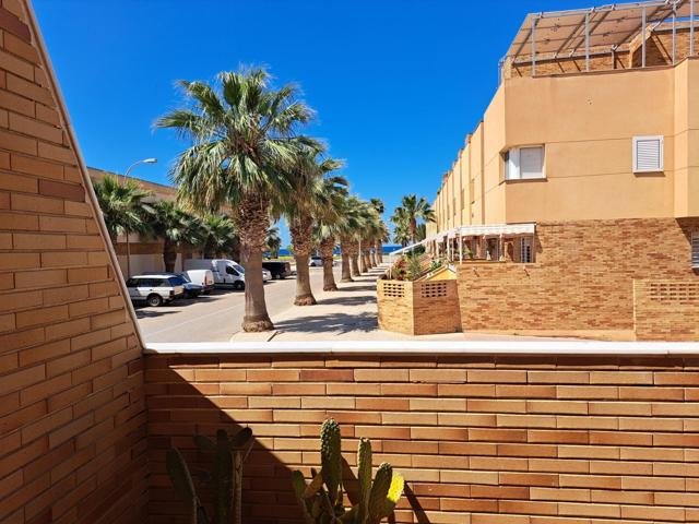 Exclusiva vivienda en planta baja con vistas al mar y dos terrazas photo 0