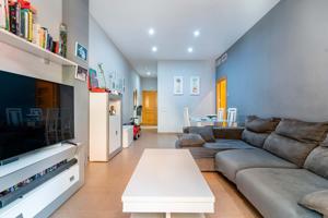 GRAN PISO DE PLANTA BAJA CON 3 HABITACIONES Y DOS PLAZAS DE GARAJE EN ZONA PABELLÓN DE EL EJIDO photo 0