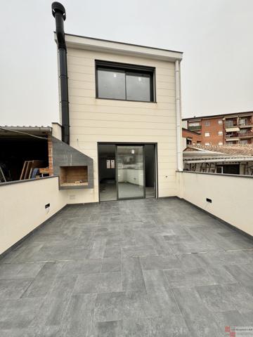 Unifamiliar Pareada En venta en Del Terme, 14, Centro Urbano, Piera photo 0