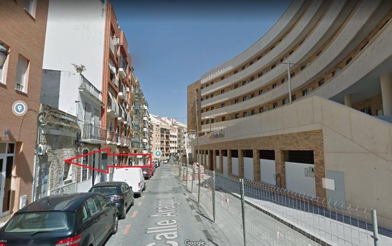 SOLAR DE 4,50X16,20 METROS. EDIFICABILIDAD 5 PLANTAS + ATICO photo 0