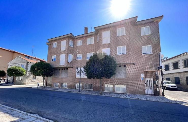 Local en venta en Navalperal de Pinares de 184 m2 photo 0