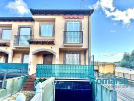 Adosado en venta en Santa María del Tiétar de 184 m2 photo 0