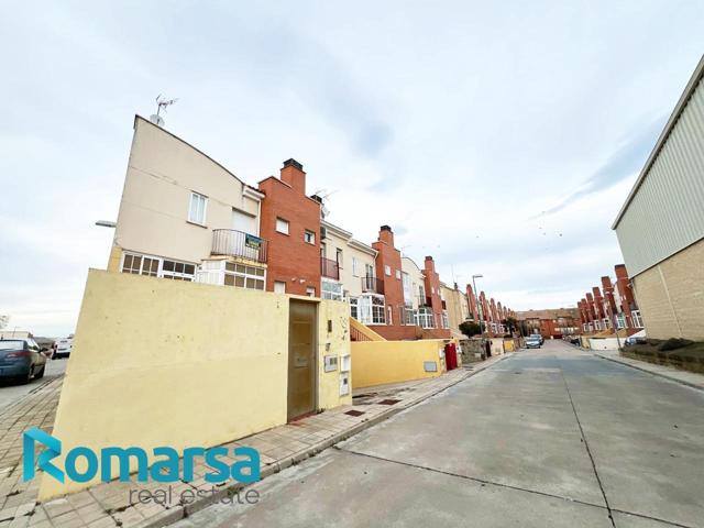 Adosado en venta en Villanubla de 180 m2 photo 0