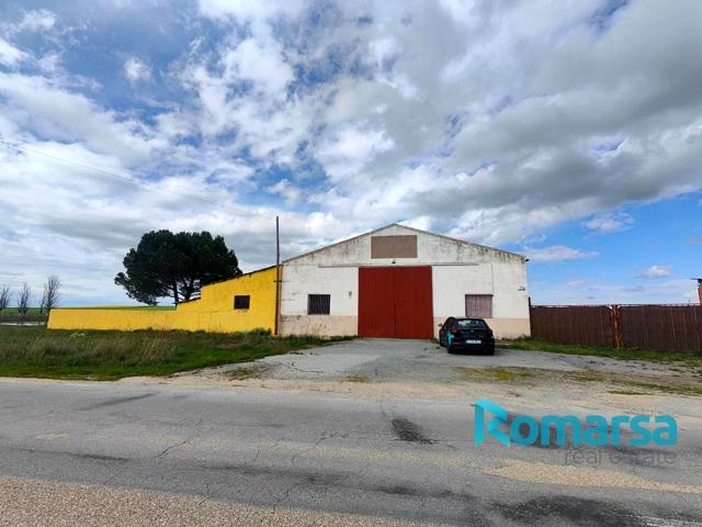 Nave Industrial en venta en Etreros de 2400 m2 photo 0
