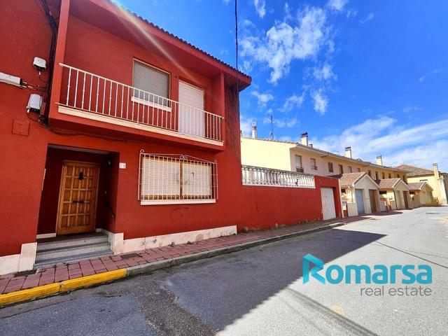 Casa De Pueblo en venta en Nava de la Asunción de 180 m2 photo 0