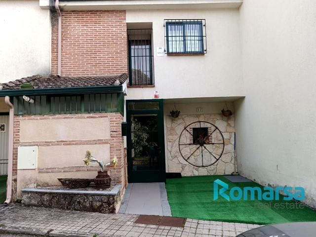 Pareado en venta en Torrecaballeros de 151 m2 photo 0