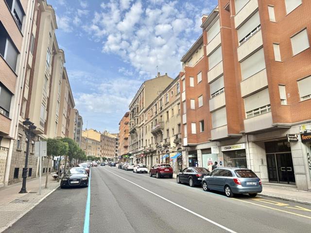Piso en venta en Ávila de 98 m2 photo 0