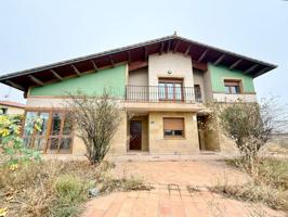 Casa - Chalet en venta en Valdestillas de 296 m2 photo 0