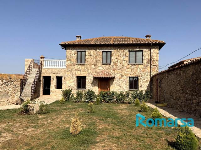 ESPECTÁCULAR CHALET EN ALQUILER A 10 MIN DE ÁVILA photo 0