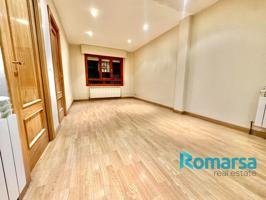 Piso en venta en Ávila de 83 m2 photo 0