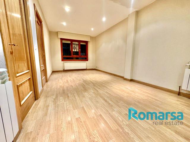 Piso en venta en Ávila de 83 m2 photo 0