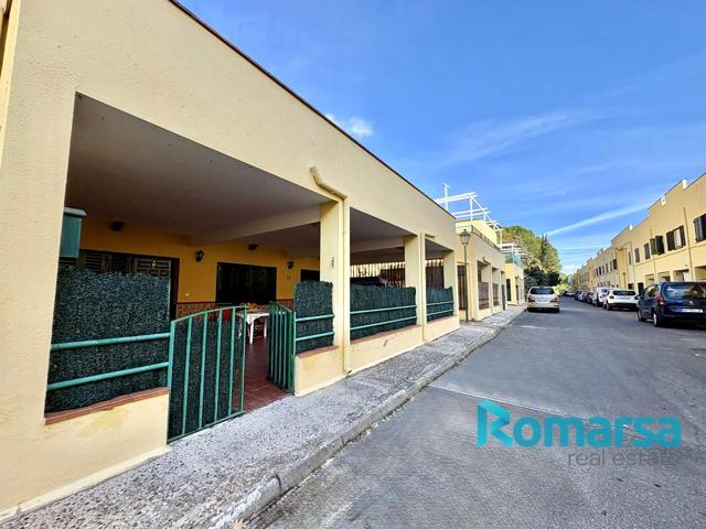 CASA BAJA EN VENTA EN EN LA ADRADA photo 0