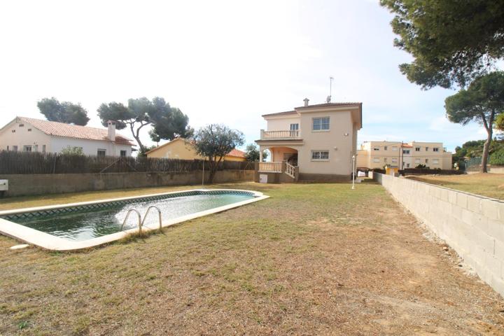 CHALET DE LUJO CON GRAN PARCELA EN SEGUR DE CALAFELL CENTRO photo 0