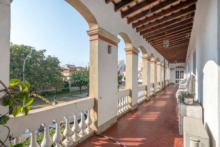 Casa Colonial en centro residencial de El Vendrell, rodeada de zonas verdes. Ideal pequeño Hotel photo 0