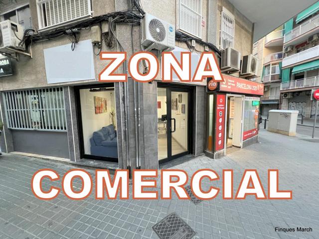 Local en zona comercial photo 0