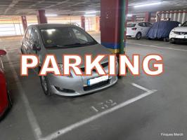 Parking para coche mediano photo 0