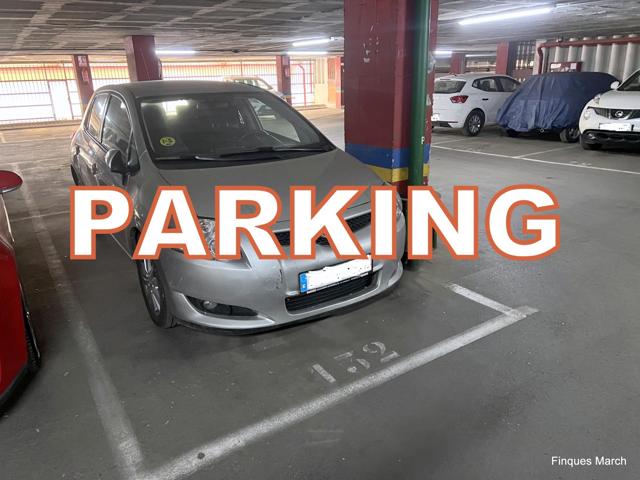 Parking para coche mediano photo 0