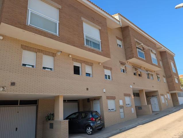 Amplio Adosado en Alzira con Piscina comunitaria y Terraza photo 0