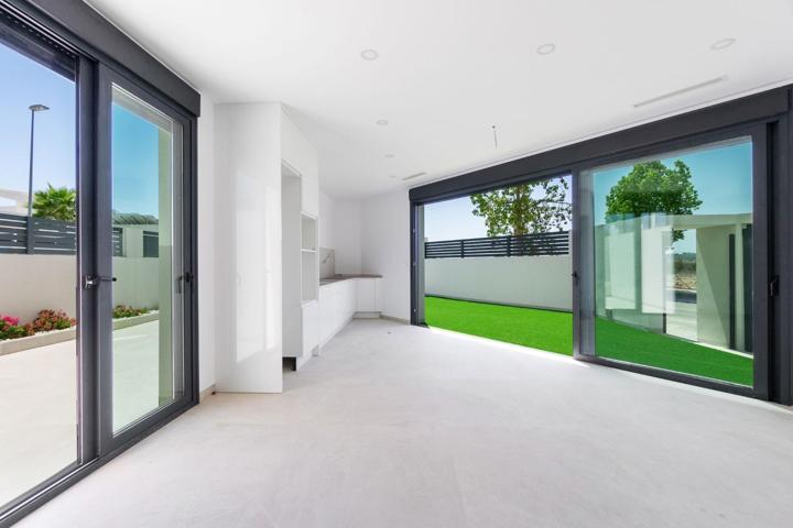 VILLA PAREADA DE NUEVA CONSTRUCCIÓN EN BENIJOFAR photo 0
