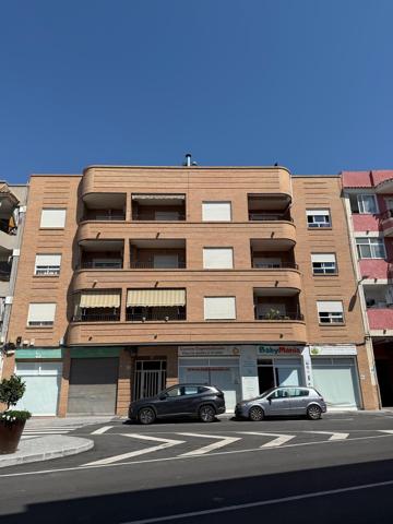 ¡Oportunidad de compra! Piso amplio con balcón y muchas posibilidades photo 0
