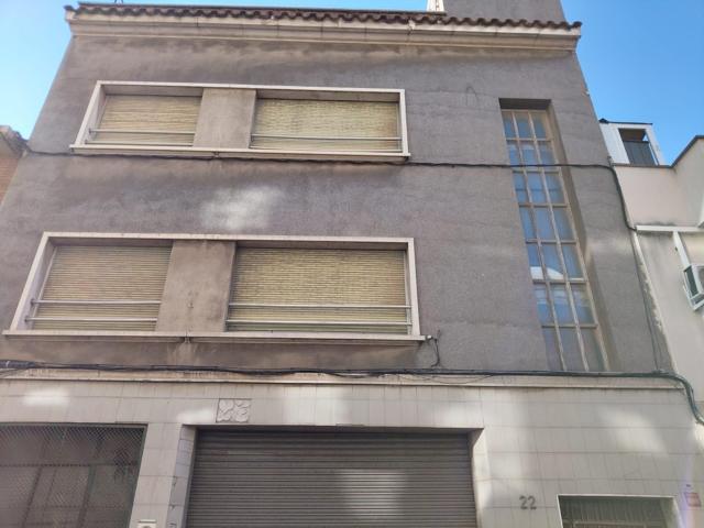 OPORTUNIDAD. SE VENDE EDIFICIO CON 2 VIVIENDAS DE 320M. Y 1500M. DE ALMACEN A DOS CALLES photo 0