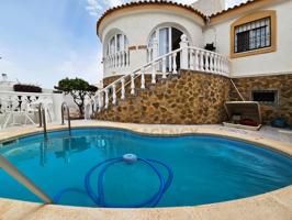 MONTE Y MAR BAJO - CHALET CON 4 HABITACIONES Y PISCINA PRIVADA ! photo 0