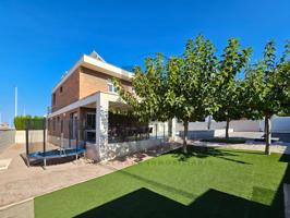 ESPECTACULAR CHALET CON PARCELA DE 600M2 Y PISCINA PRIVADA EN GRAN ALACANT !! photo 0