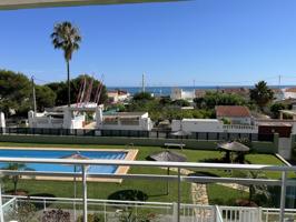 Apartamento de dos dormitorios con vista directa al mar en Denia photo 0